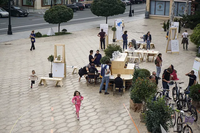 Caravana se face și se desface