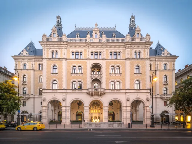 Reconstruction of the Drechsler Palace, creation of the W Budapest Hotel